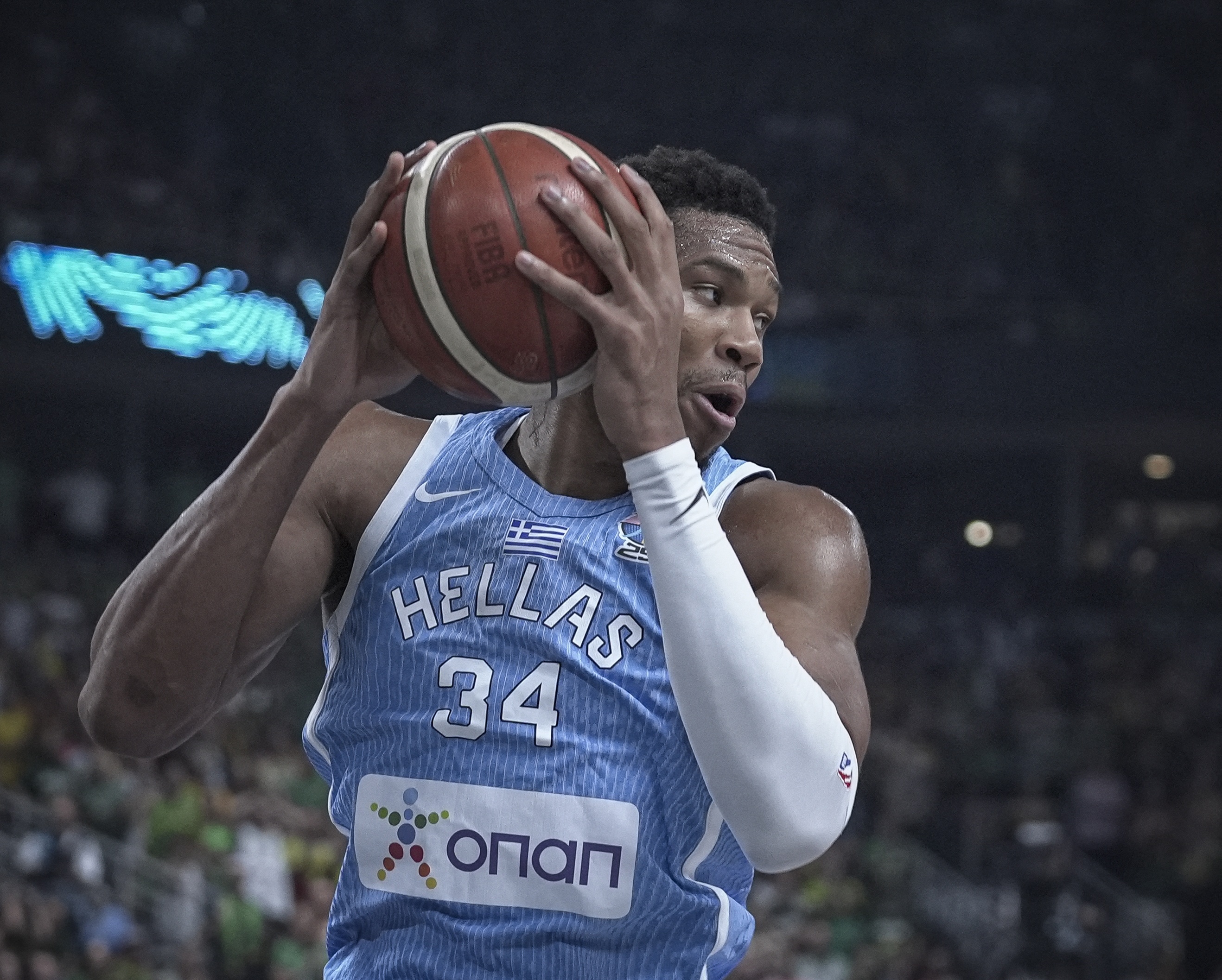 本场16罚！斯潘：字母哥本应获得更多罚球 他每场少罚了4-6个